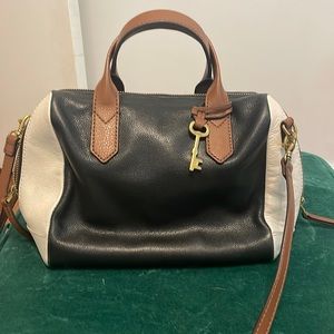 Fossil leather crossbody purse!